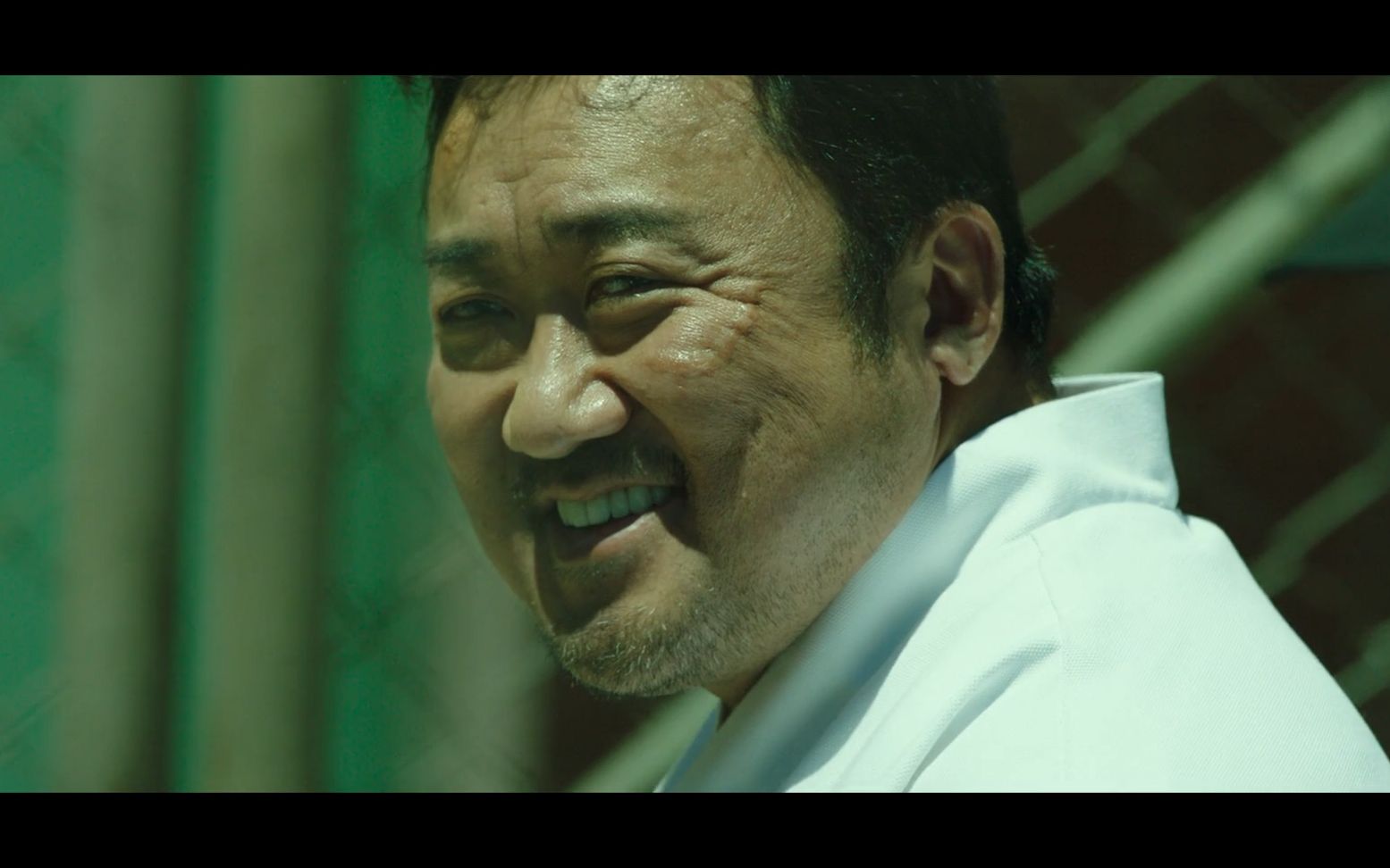 黑帮老大和警察比赛抓凶手到底谁会赢,马东锡实力演绎西装暴徒《恶人