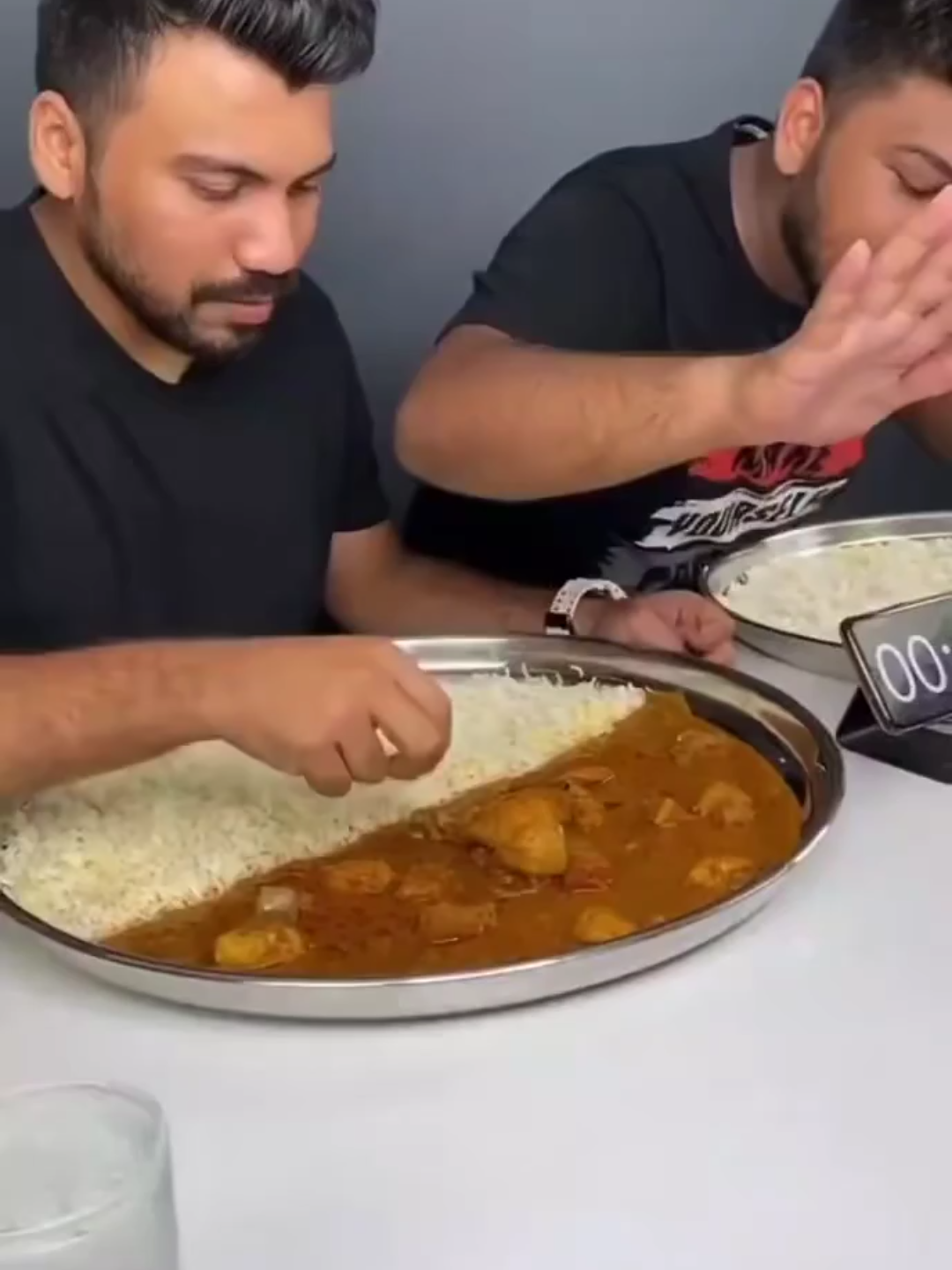 印度人吃饭那是真恶心像是在吃屎又像是在拉屎