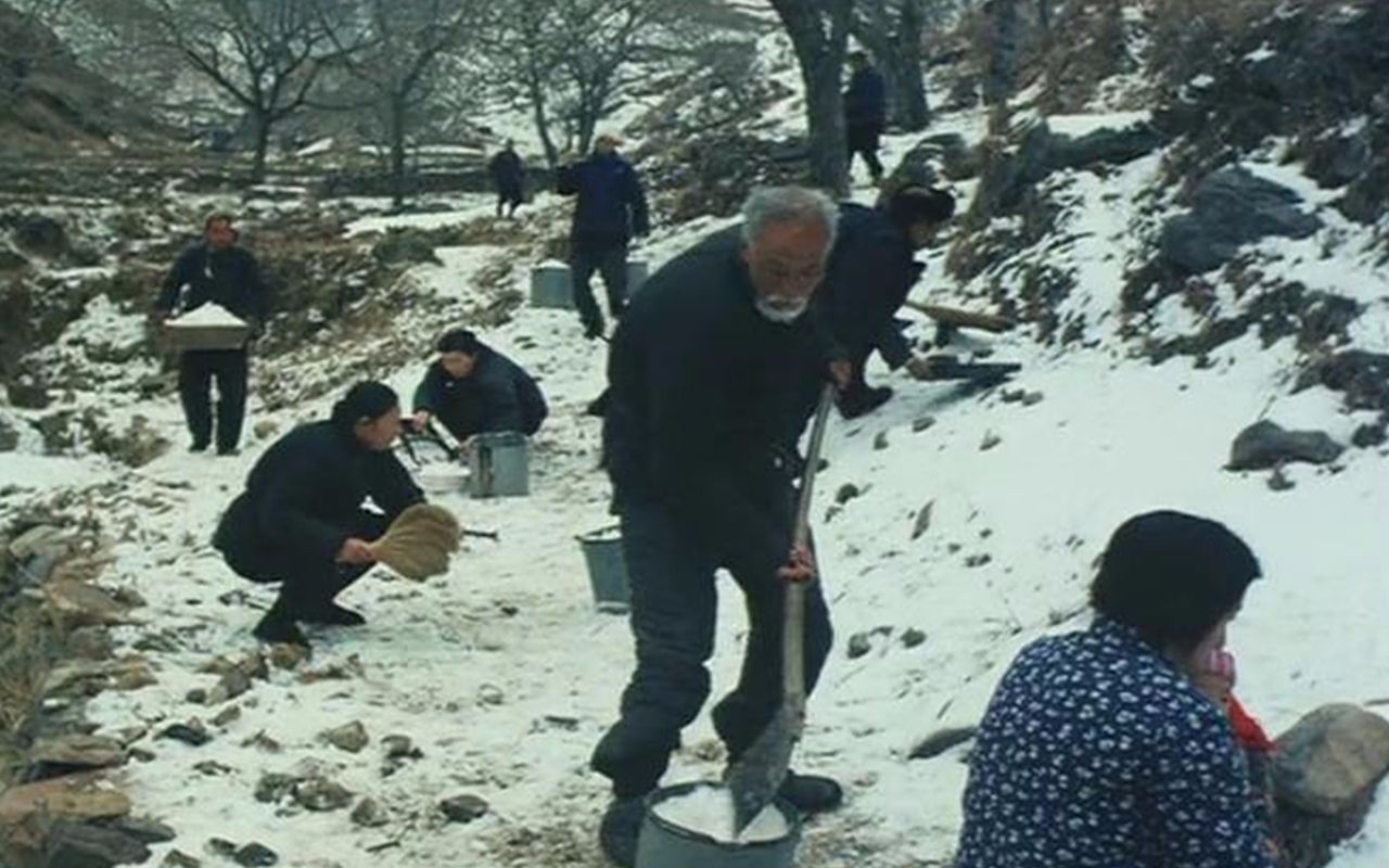 【幺妹】山村严重缺水,突然天降大雪,村民纷纷跑出来抢雪哔哩哔哩bilibili