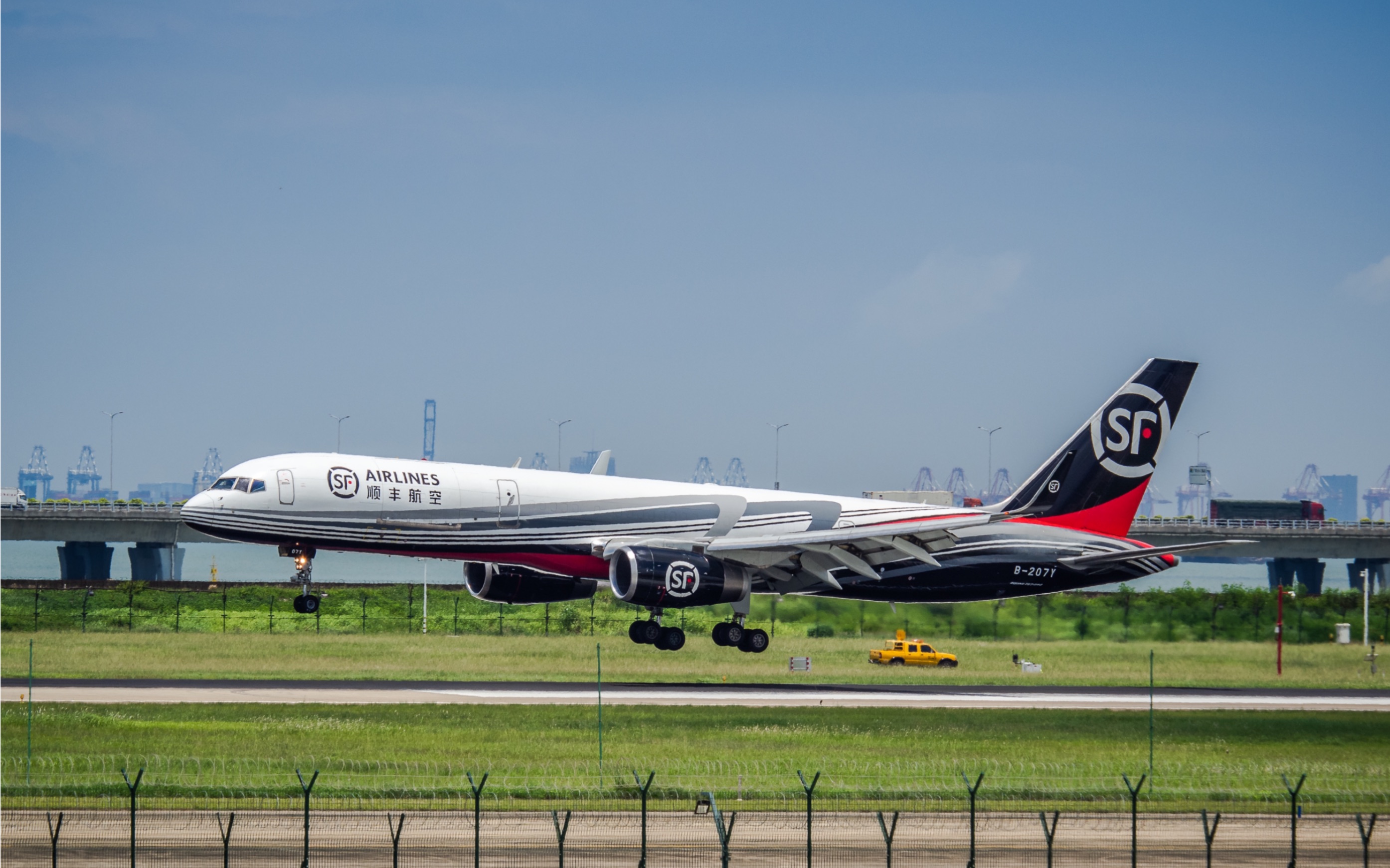 順豐航空波音757貨機深圳機場落地_嗶哩嗶哩_bilibili