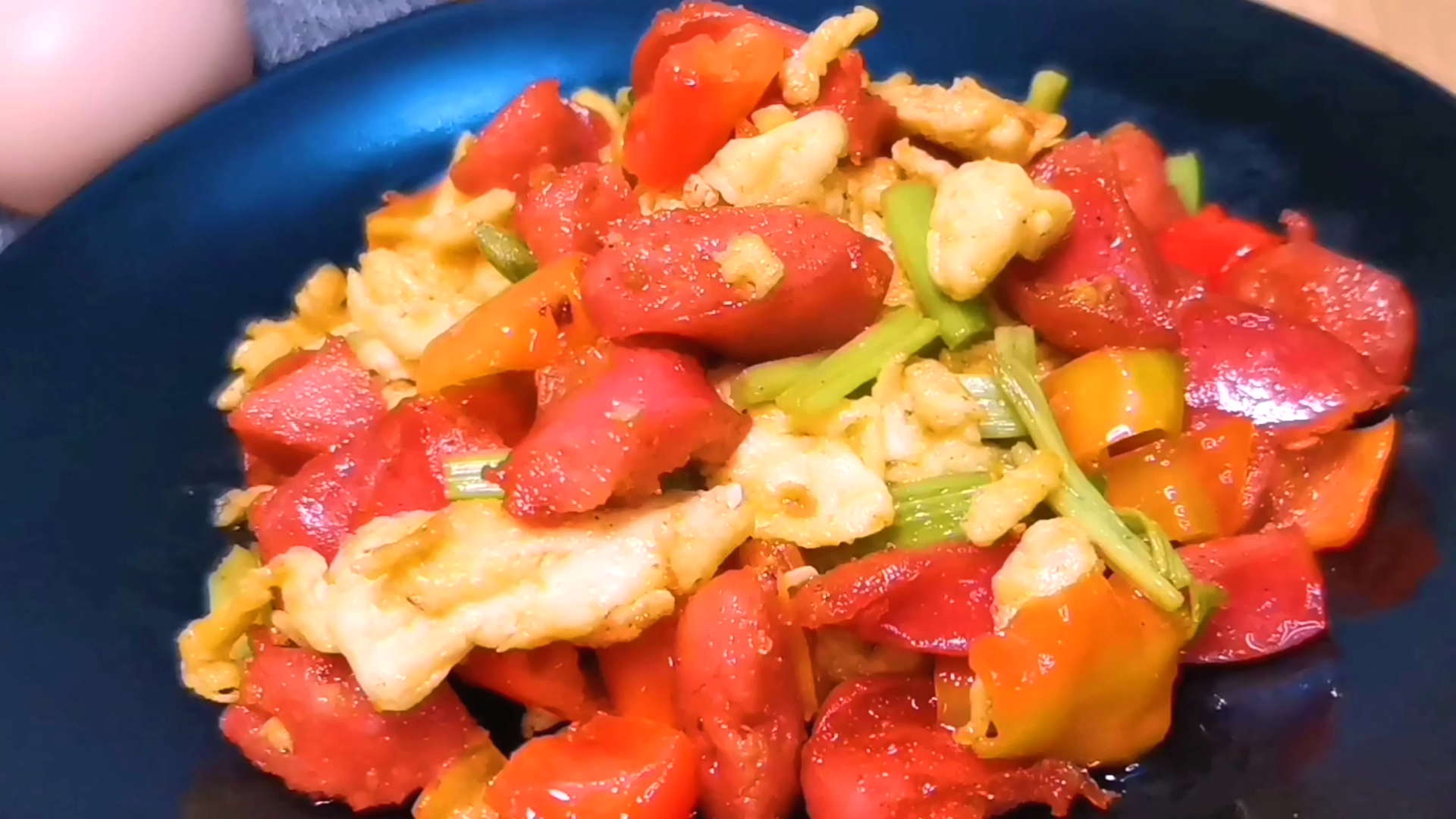 小朋友大朋友都喜欢的一道菜,学会你不亏→热狗炒蛋_哔哩哔哩_bili