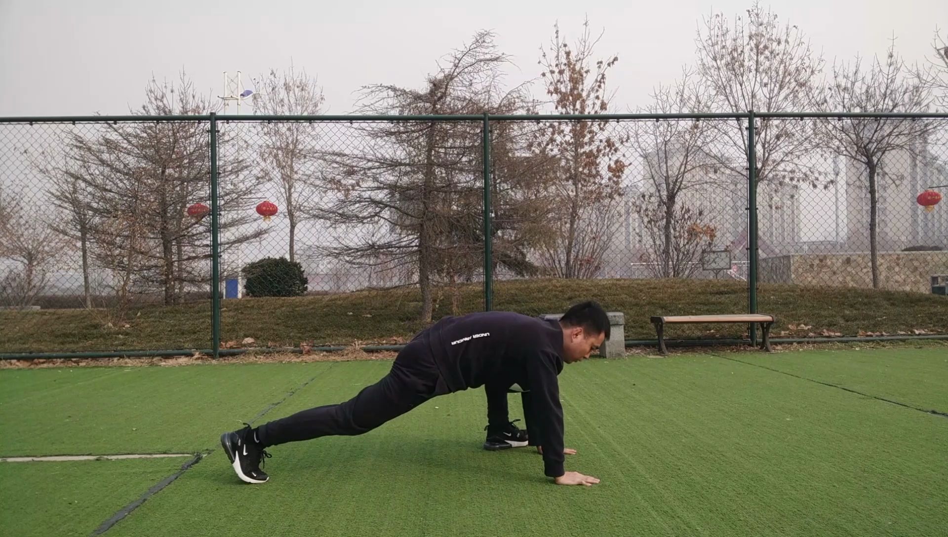 高效燃脂动作之俯身跨步登山彻底燃烧大腿外侧和腹部脂肪