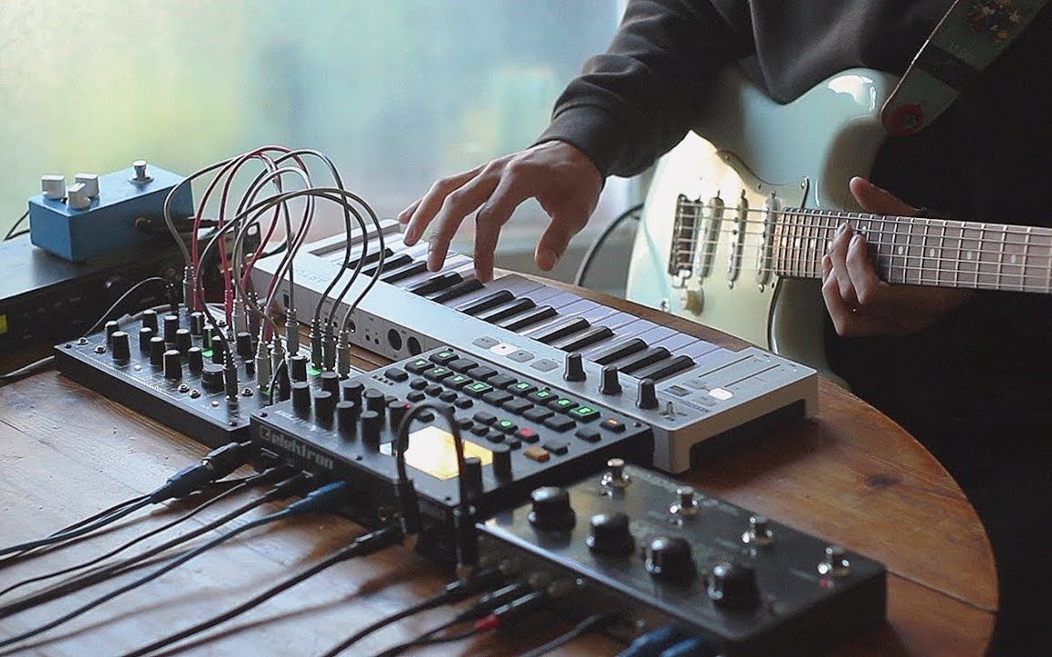 爽爆电音达人竟然这样用吉他玩即兴氛围音乐weirdjazzystuffwdigitakt