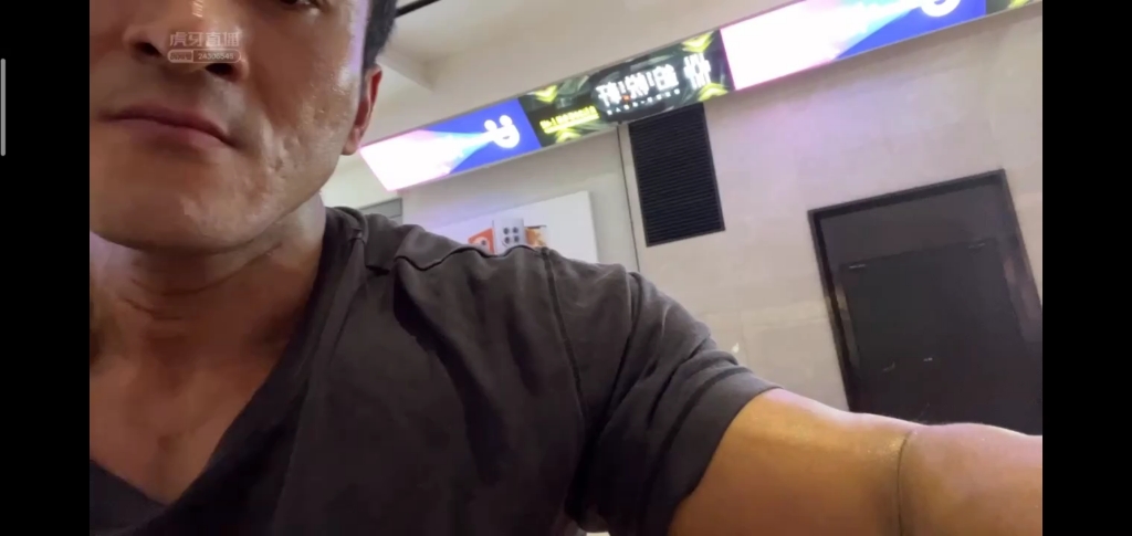 李金英终于拿到全场健美冠军,奖品蛋白粉都不要了