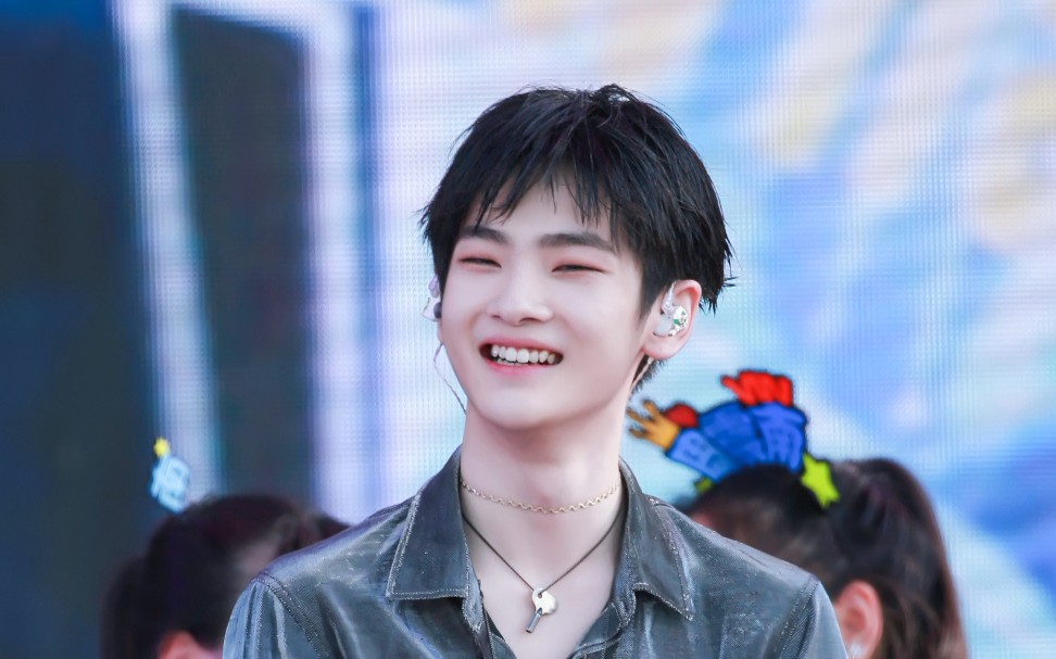 【周震南】治愈不开心|嘟嘴大笑吐舌头|有了你空气都变甜了呢_哔哩