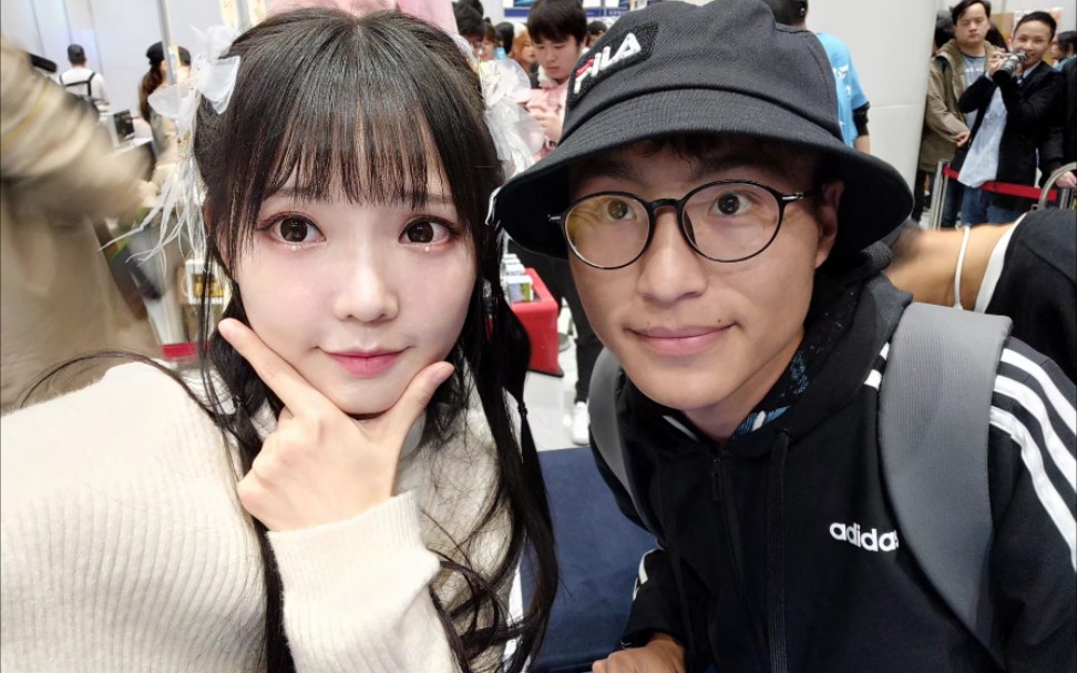 【咬人猫&双笙&中国游戏节】我终于弄到喵酱的合照啦,敲开心