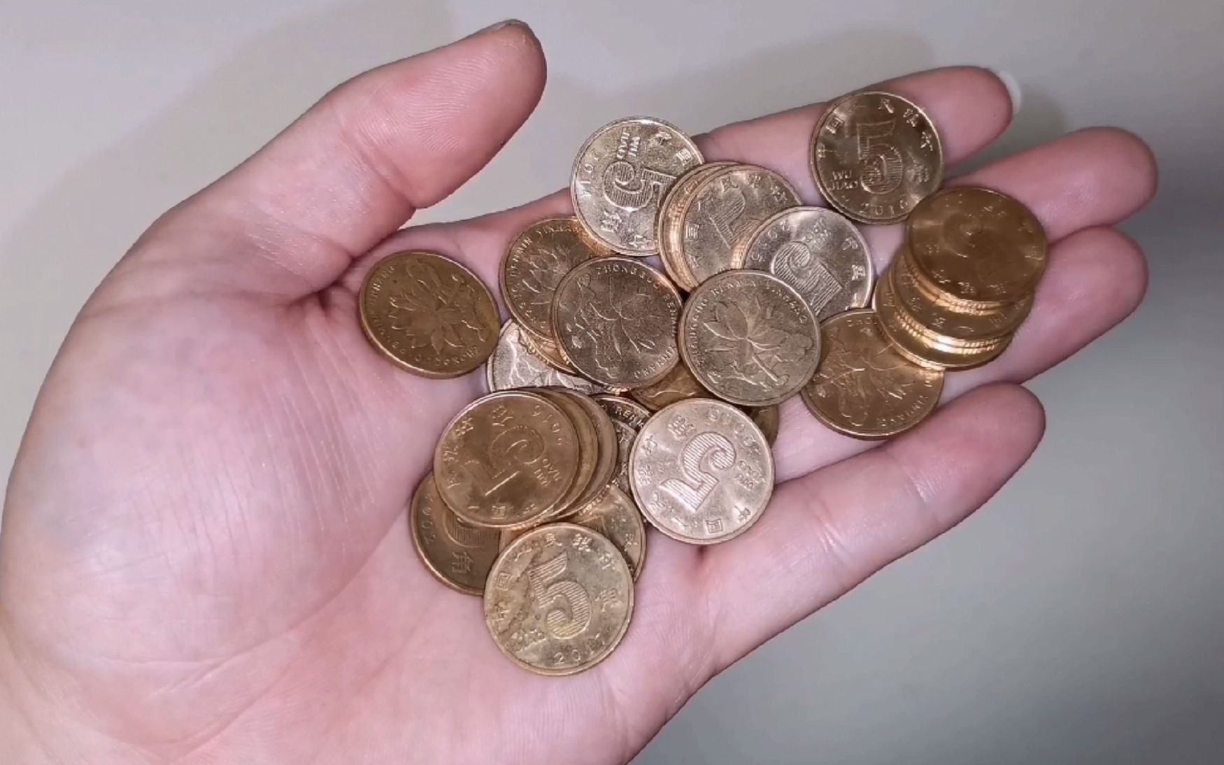 5角钱硬币里有黄金?