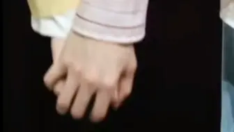航禹仙品啊！航一开始只是勾一勾手，泽禹直接就把航的手给包起来了！