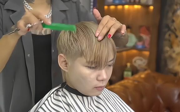 男生长发修剪技术,不想剪太短的发型,这样剪超帅气