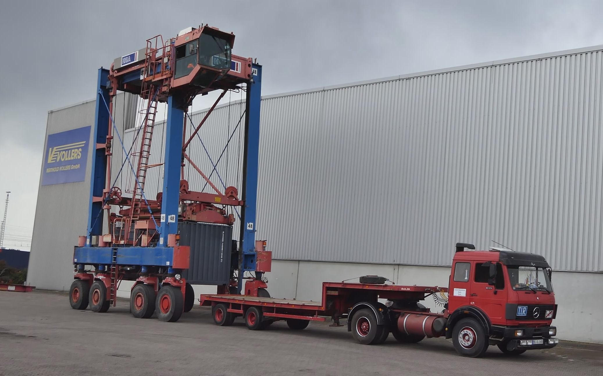 hhla集装箱装卸转移车港口实拍