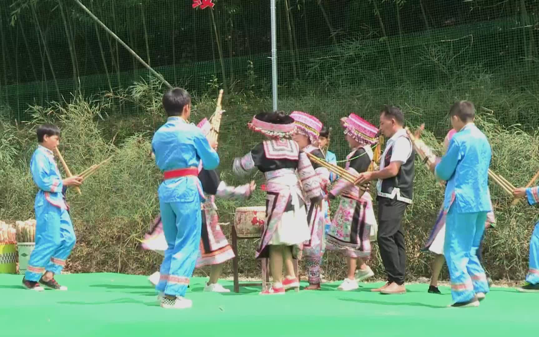 [图]贵州高山苗族农民这样庆祝丰收节，芦笙舞蹈与生俱来，别样民族风情！