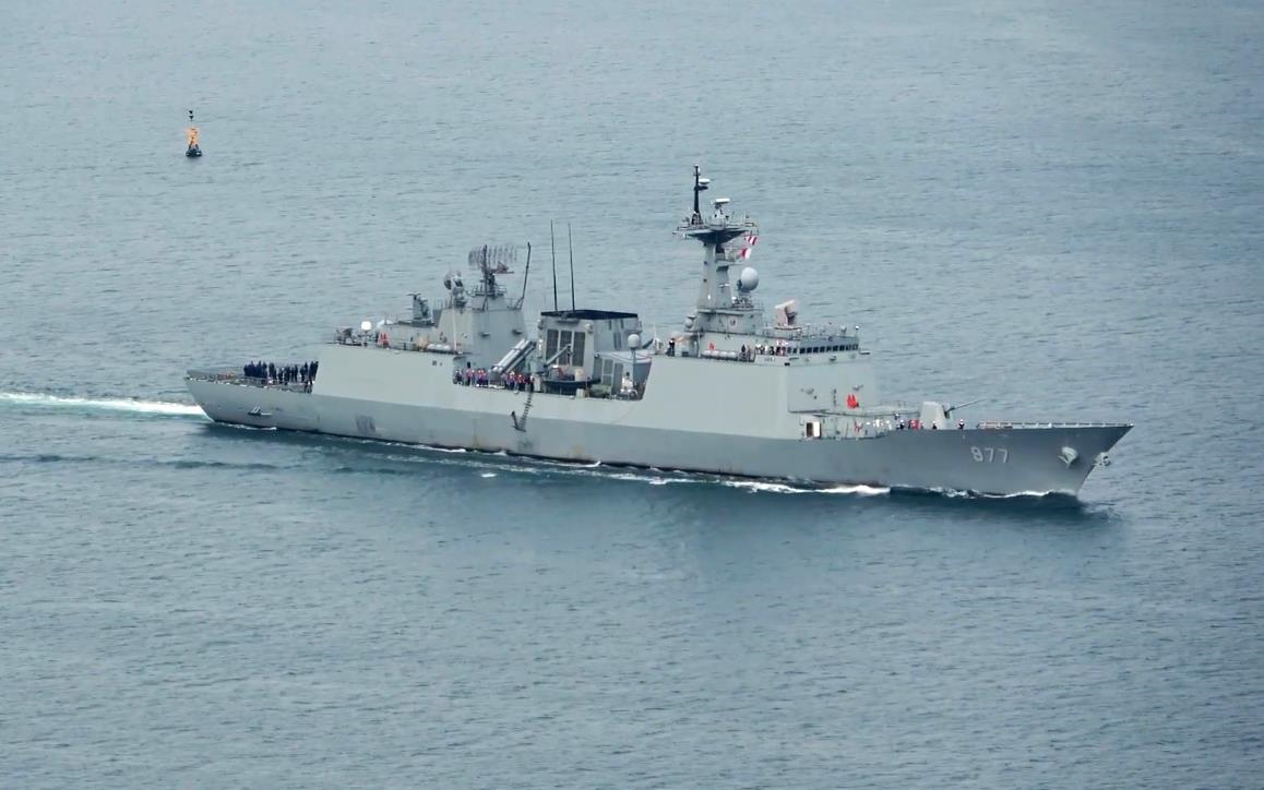 韩国海军忠武公李舜臣级驱逐舰大祚荣号ddh977佐世保港出港