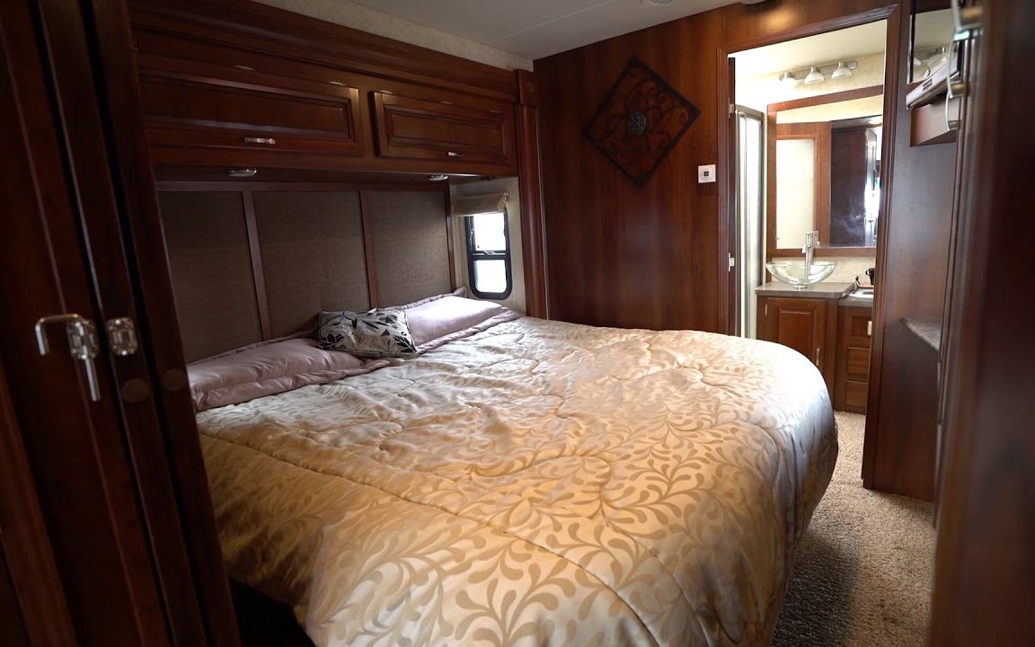 278万元的福特大巴豪华房车,看完不想买房了