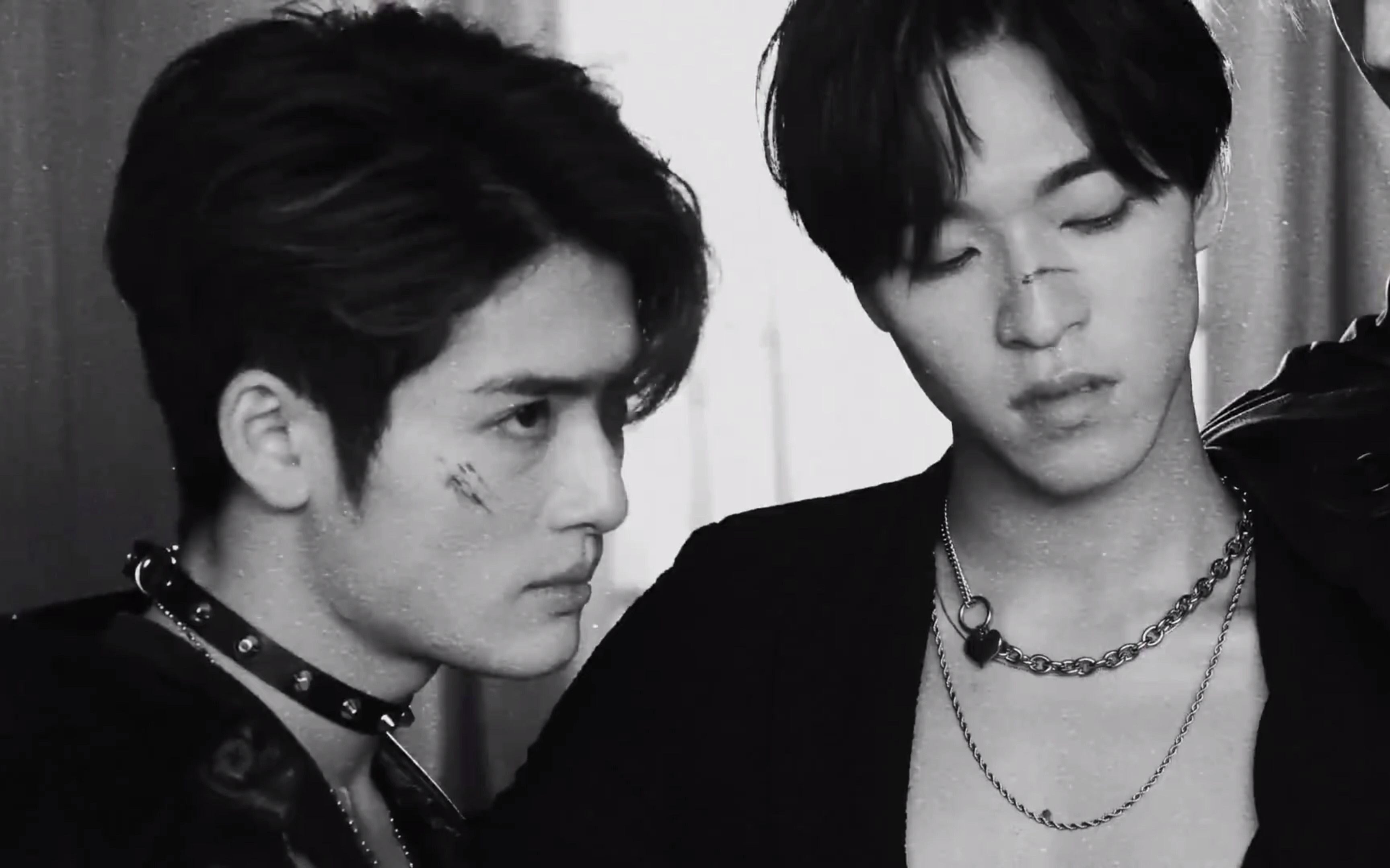 赞就丸了让你俩拍杂志没让你俩从黑道小说里走出来