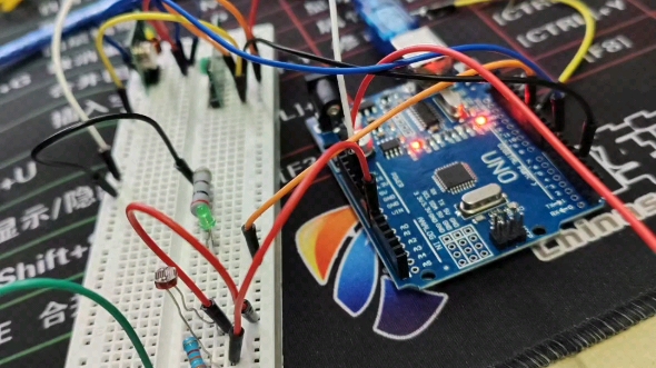 光敏电阻控制led灯亮度