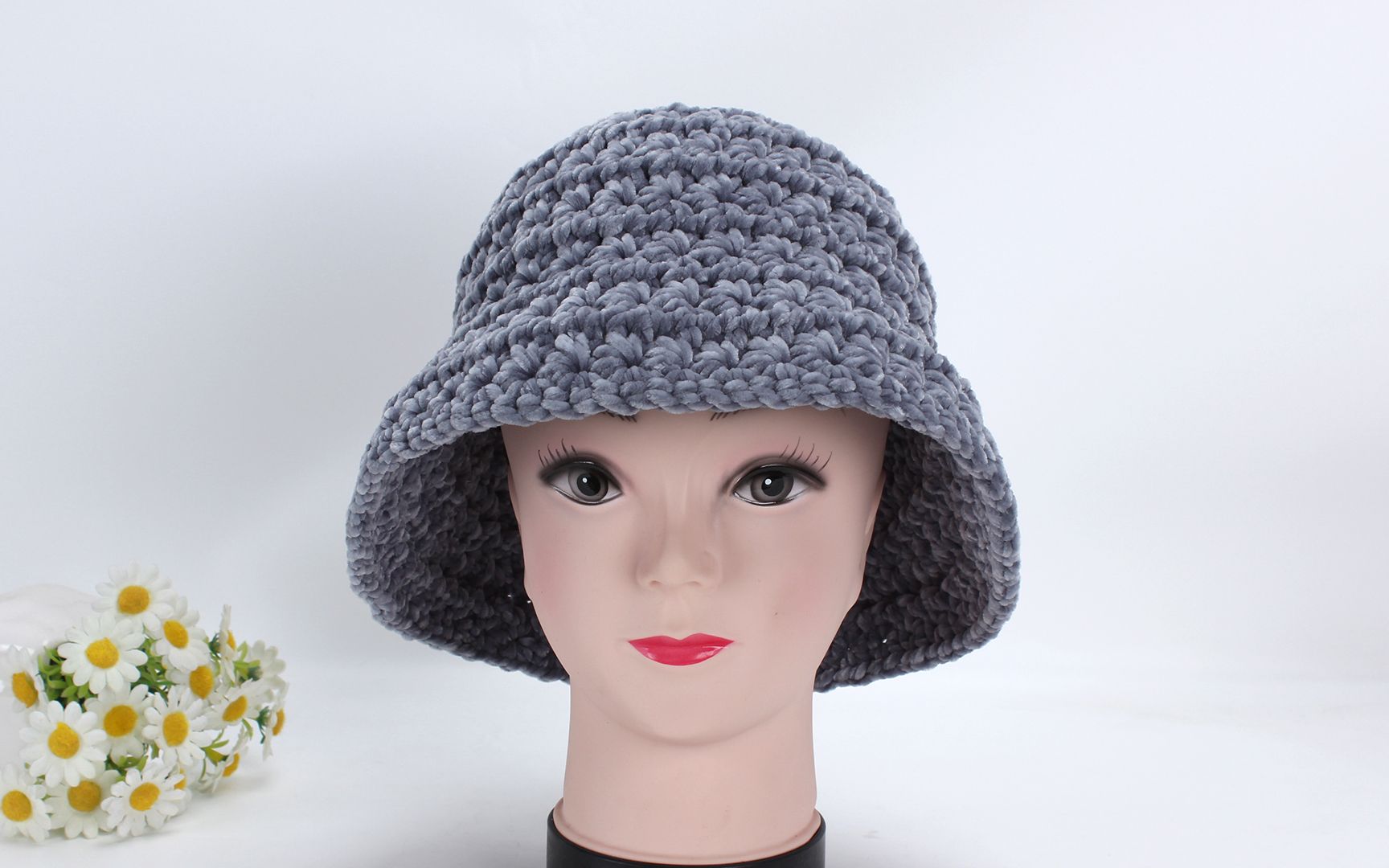 活动作品娟娟编织美观大方的星星针渔夫帽