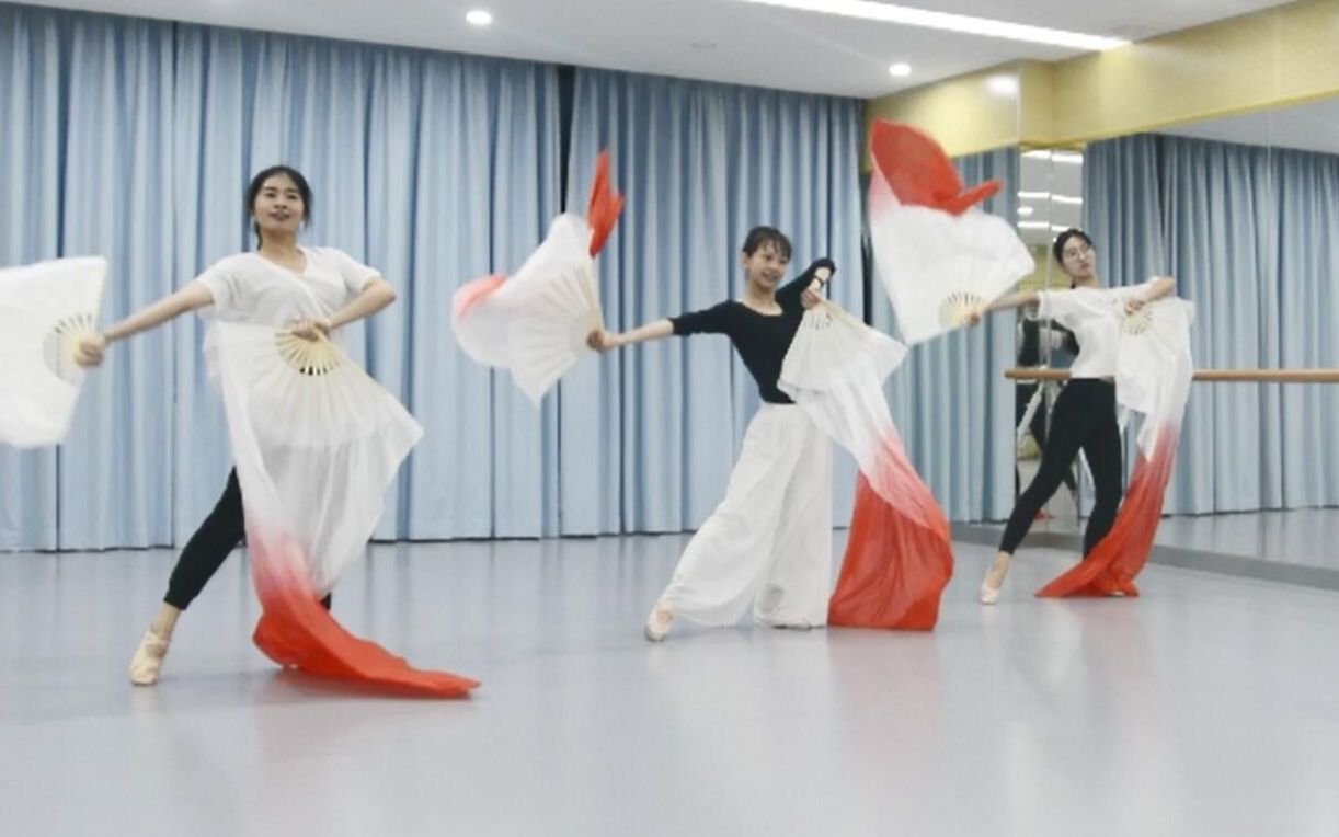 【翻跳 半原创】古典古风舞《牵丝戏》长绸扇三人练习室版后面有彩蛋!