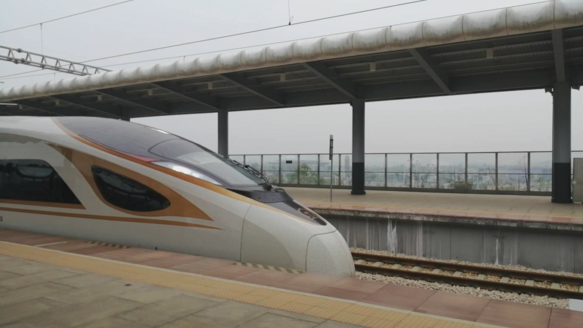 复兴号cr400bf金凤凰出站,论电机音我只服西门子vvv