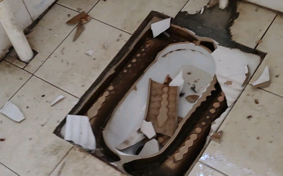 关于厕所水压过大,把马桶冲炸这件事