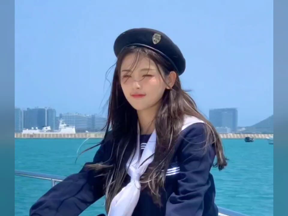 杨超越水手服造型