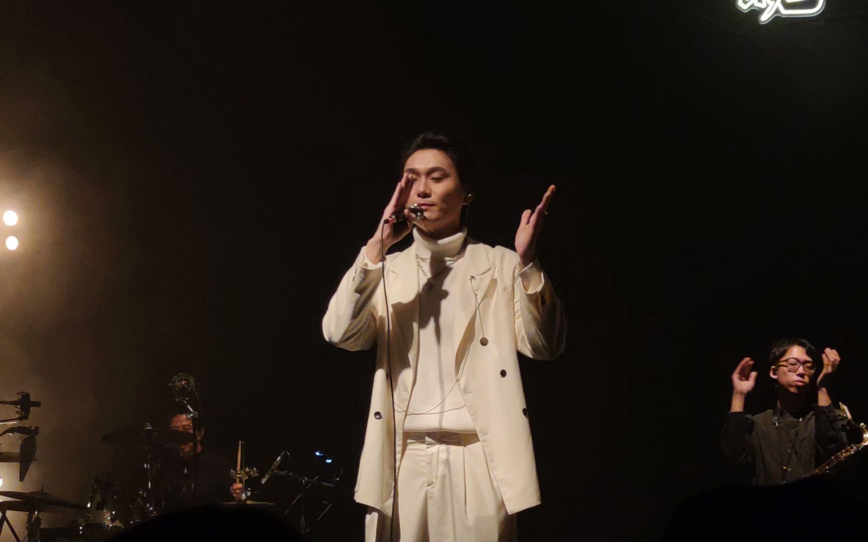 裘德新歌现场《b级鲨鱼》[在水中暂停]2021个人巡演武汉站