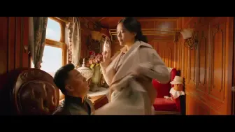 Tải video: 美女当着老公的面说其他男的好帅，老公听后直接出去了。