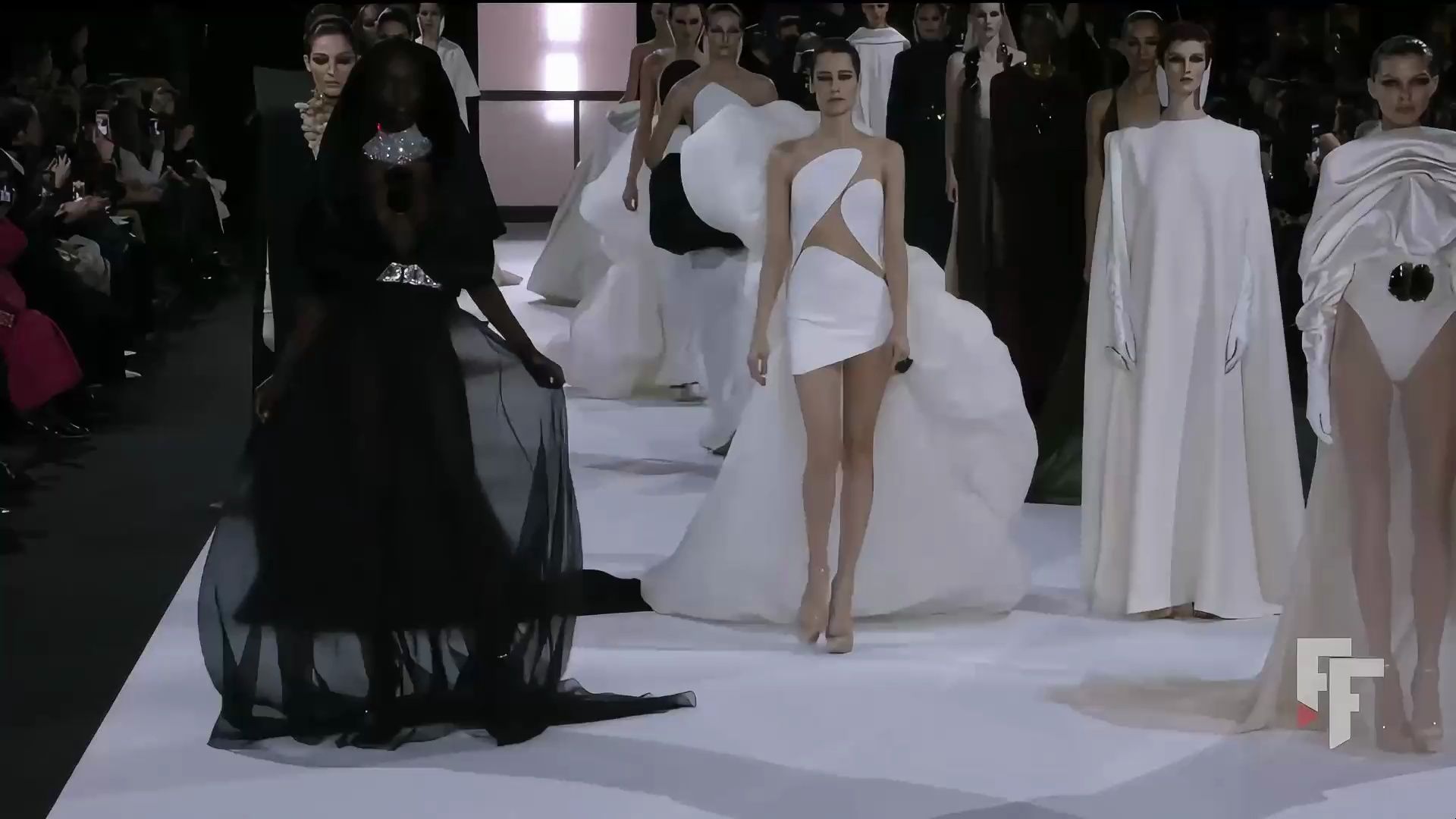 Stephane Rolland 斯蒂芬ⷮŠ罗兰 2022春夏 巴黎高定时装周女装发布会 Stephane Rolland | Haute Couture Spr哔哩哔哩bilibili