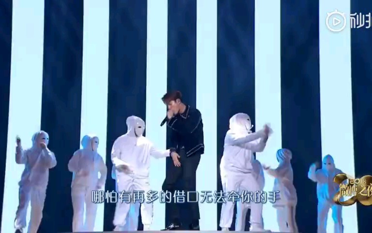 [图]微博之夜王嘉尔演唱改编歌曲《该死的温柔》嘎嘎唱歌太好听了吧！