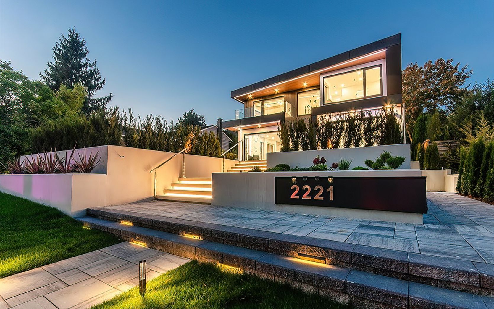 在加拿大西温哥华的一座新建现代别墅|2221 kings ave, west