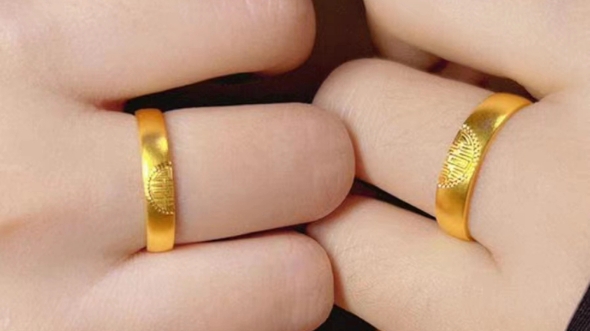 黄金戒指,喜事成双,寓意情比金坚,富贵无忧#结婚定亲买三金就选中国