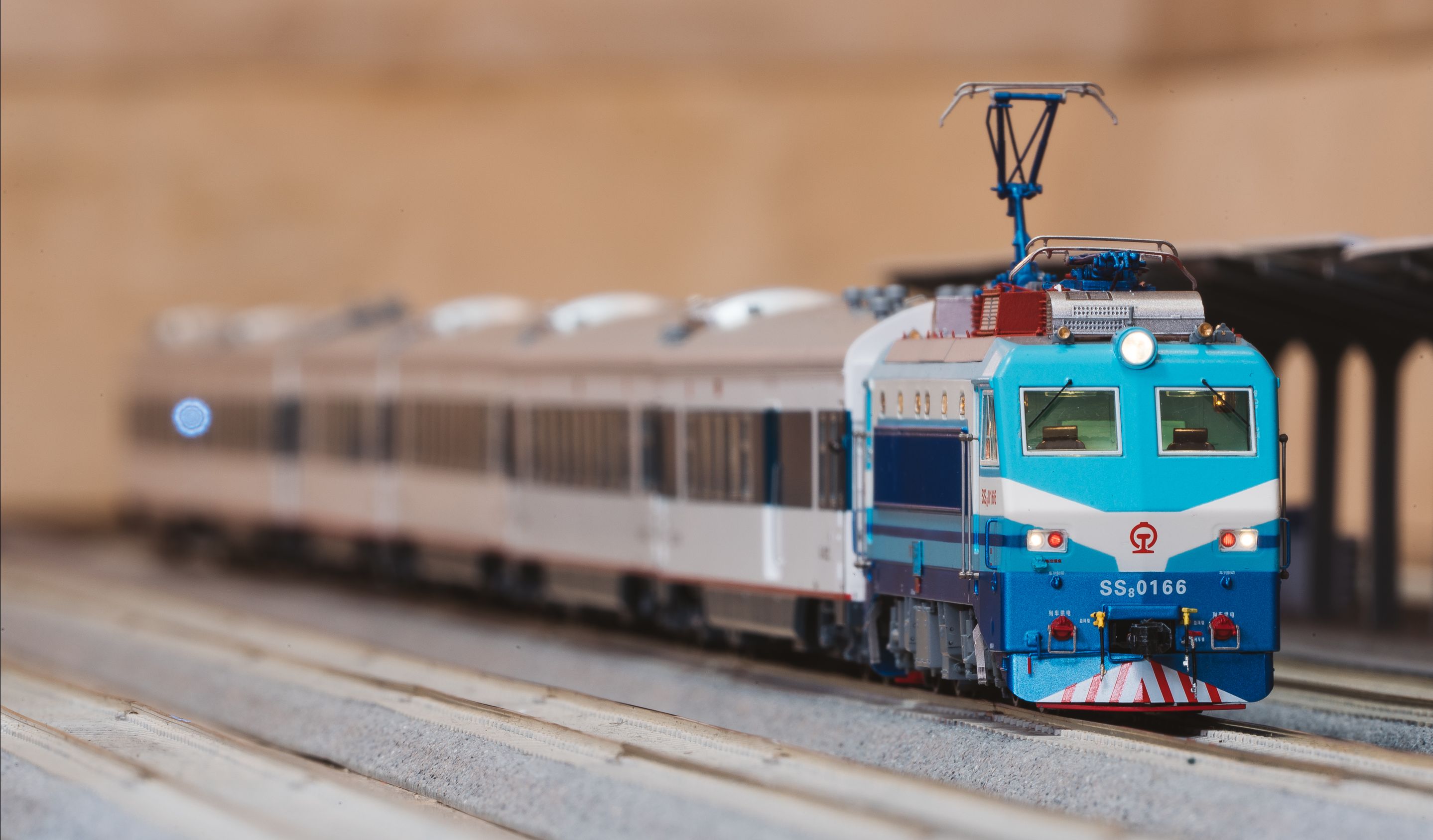 【火车模型】1435火车模型 广铁广段 ss80166 牵引广九直通车 穗村站