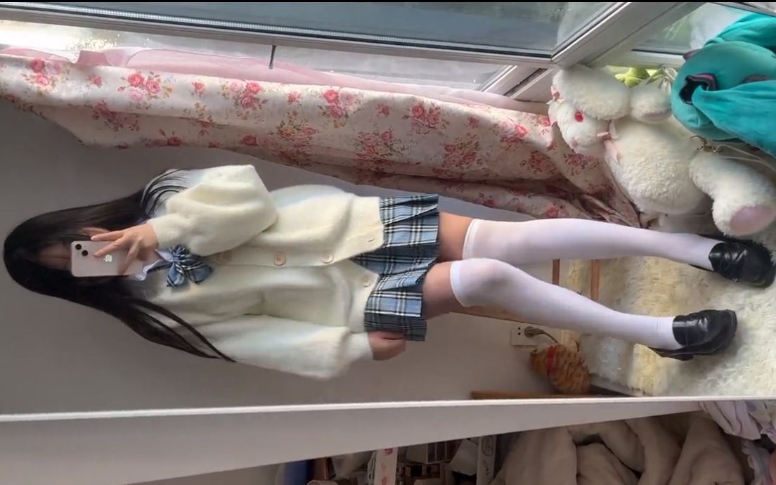 我随手一发你也随手一发?#白丝#过膝袜_哔哩哔哩_bilibili