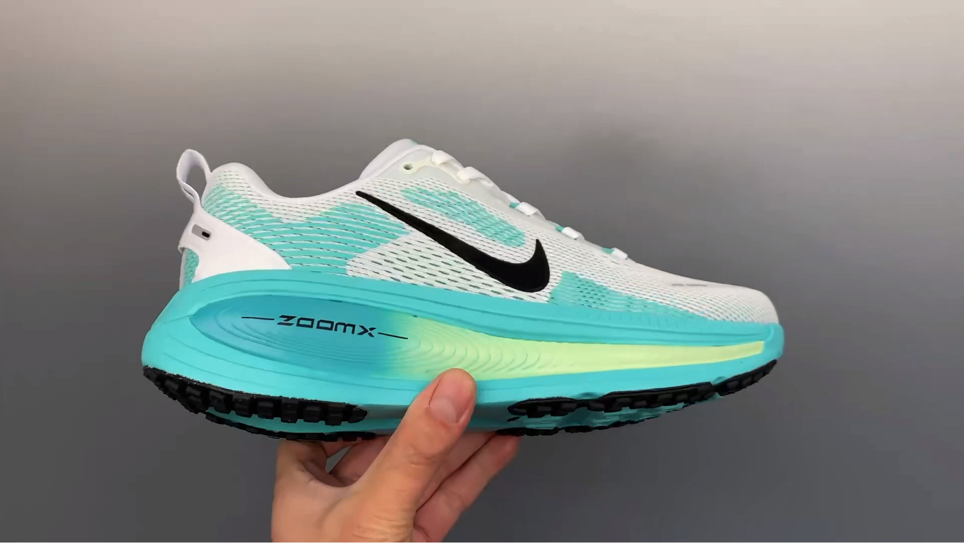 登月18代跑步鞋