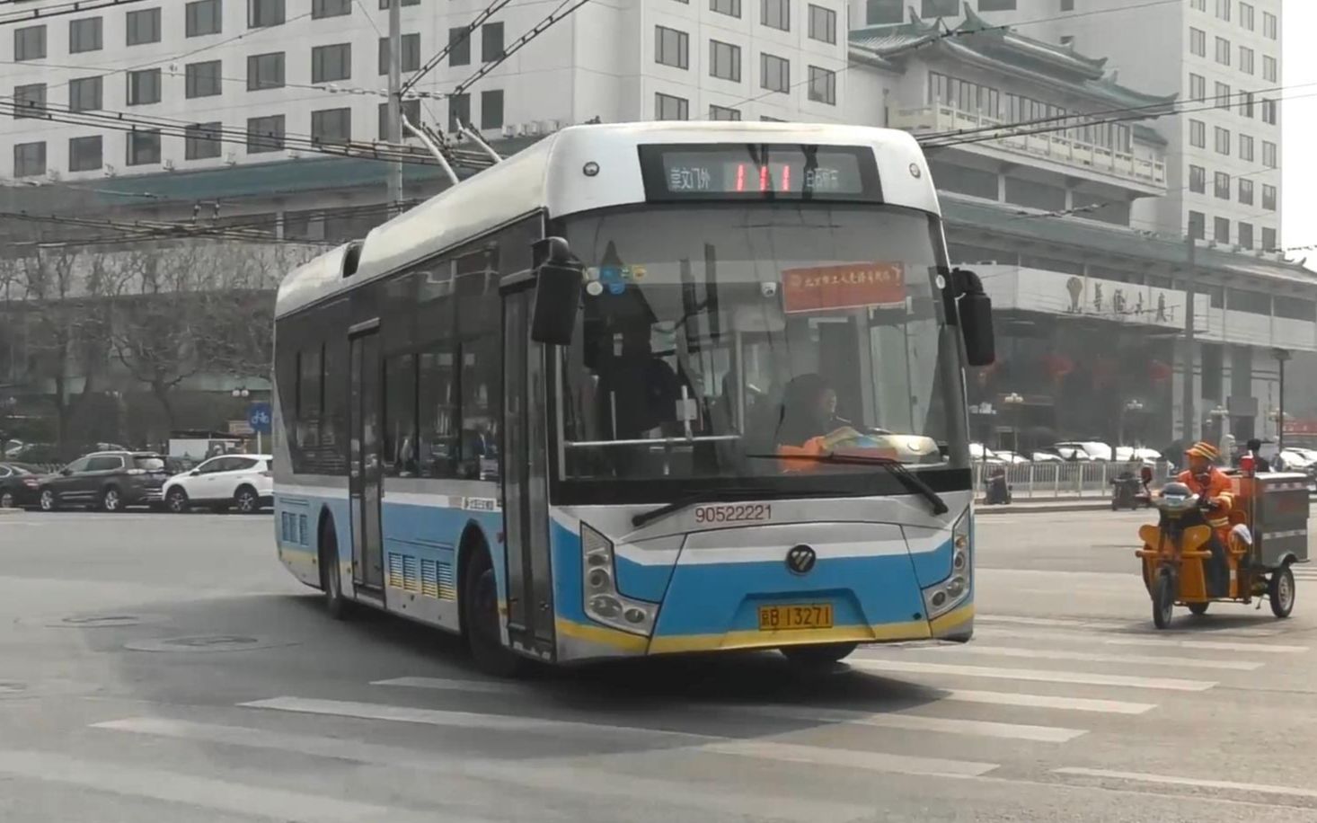 北京街头的无轨电车2017年