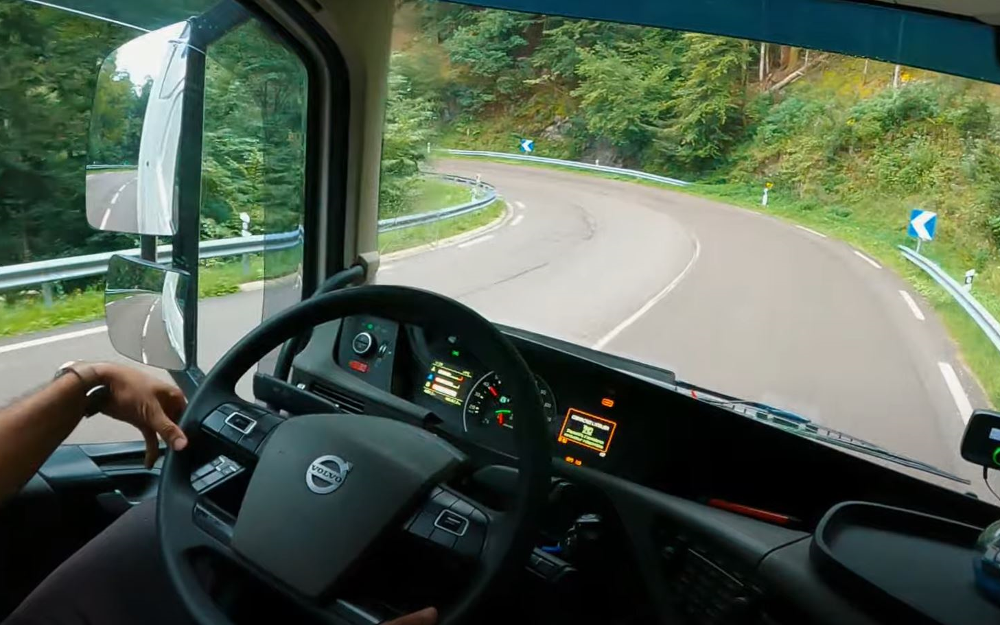 【pov/cv】驾驶室视角 蜿蜒的山路中驾驶volvo fh500 | 沃尔沃行车