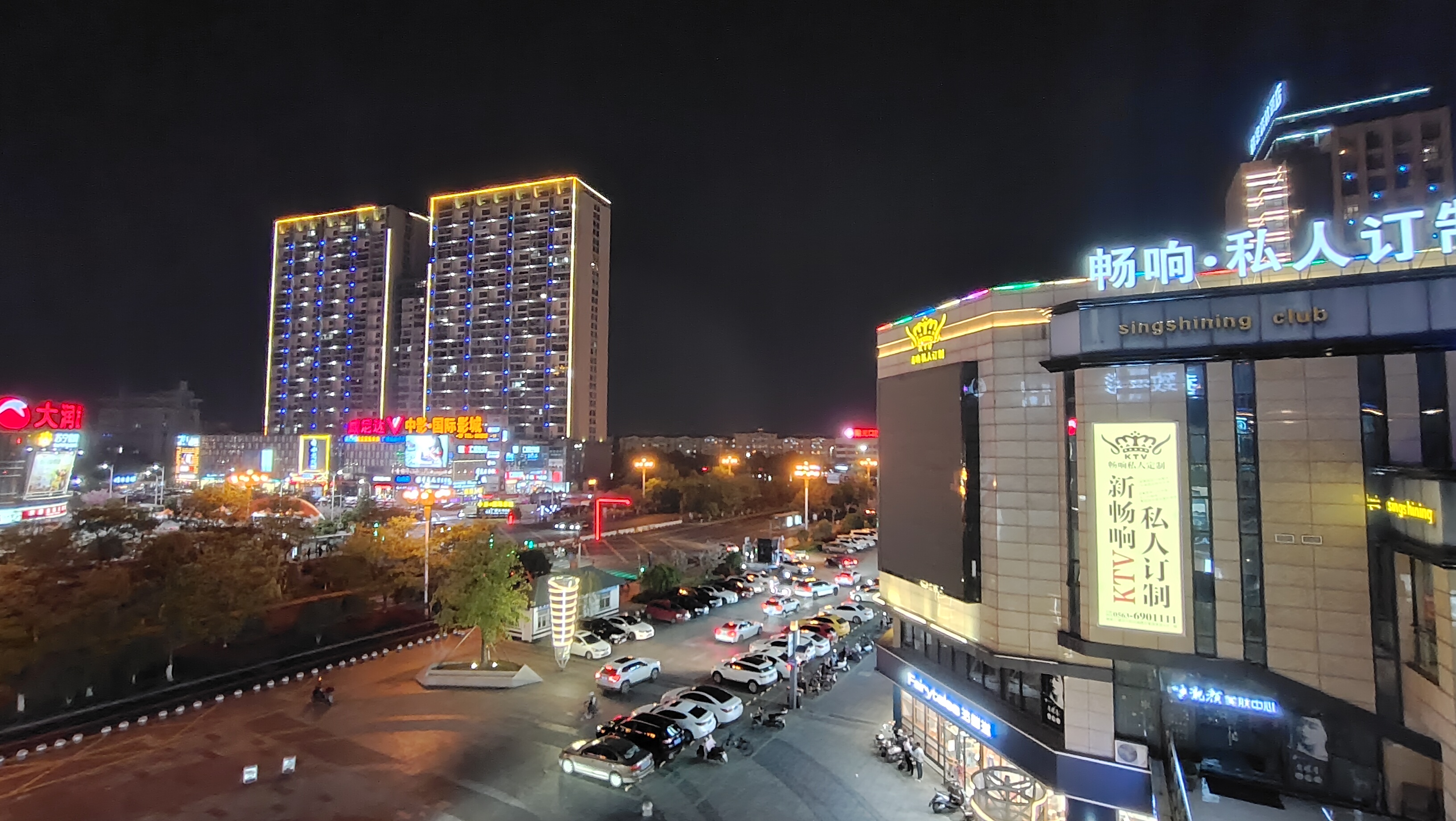 历史名城安徽广德,当地唯一的肯德基生意火爆,夜景美不胜收