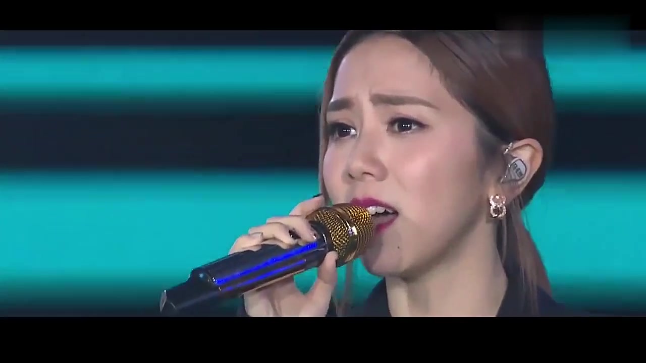 邓紫棋霸气诠释《差不多姑娘》,老娘一出马就自带操控全场的霸气