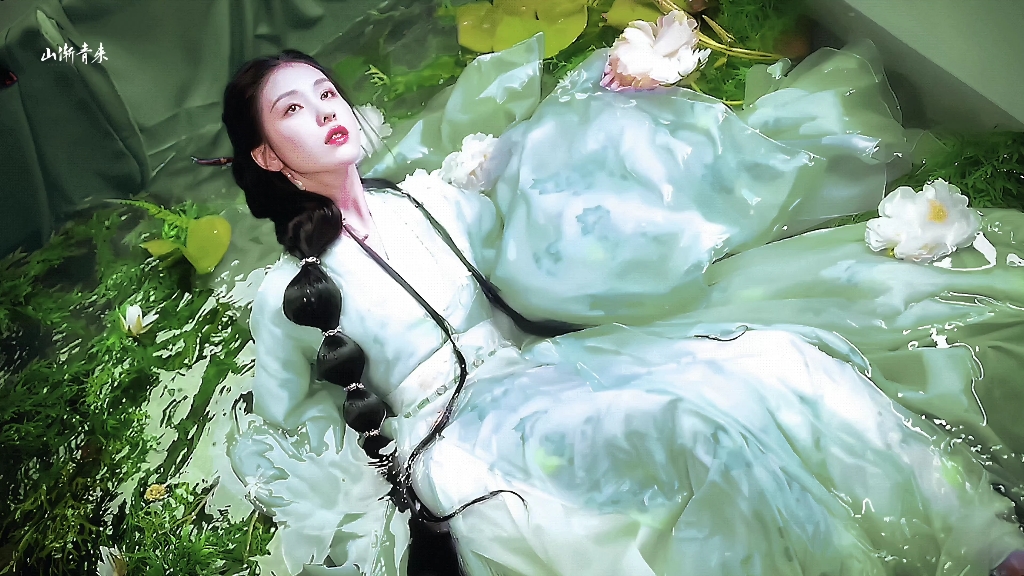 醉后不知天在水,满船清梦压星河|白泽神女文潇
