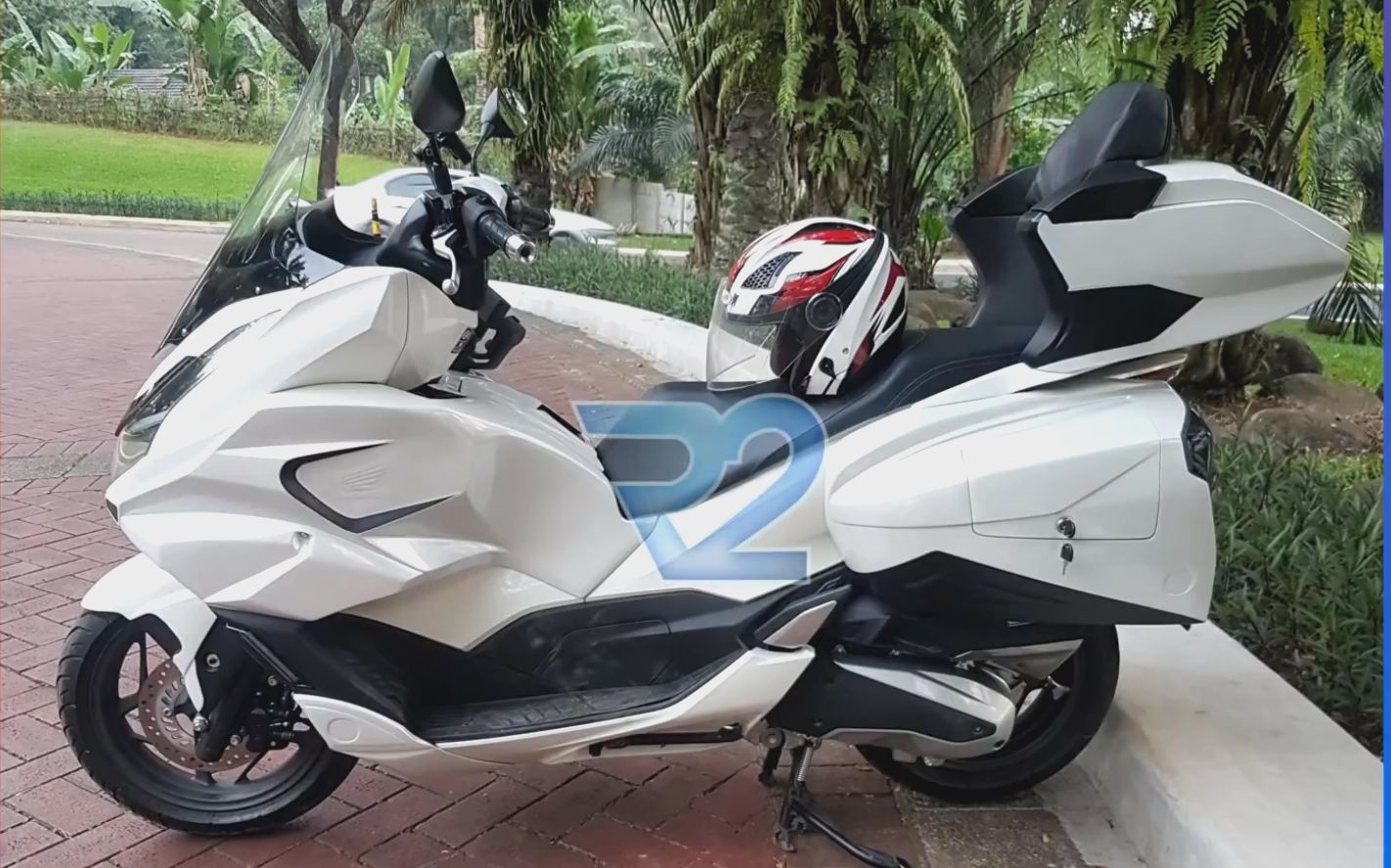 歪果小伙把他的pcx160改装成了"大金翼"【上】