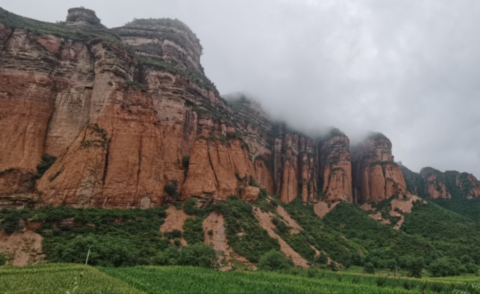 露营山西平顺县虹梯关乡,太行一号路黎城县武乡县交界的板山真是壮美