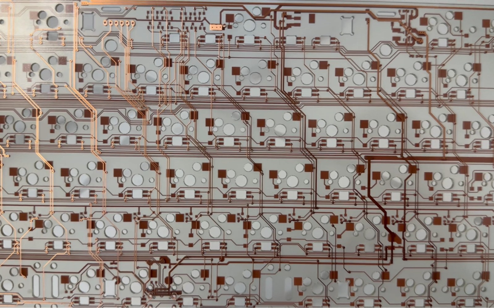 本公司新品特种透明PCB:透光率高达90%以上,符合透明的需求效果.哔哩哔哩bilibili