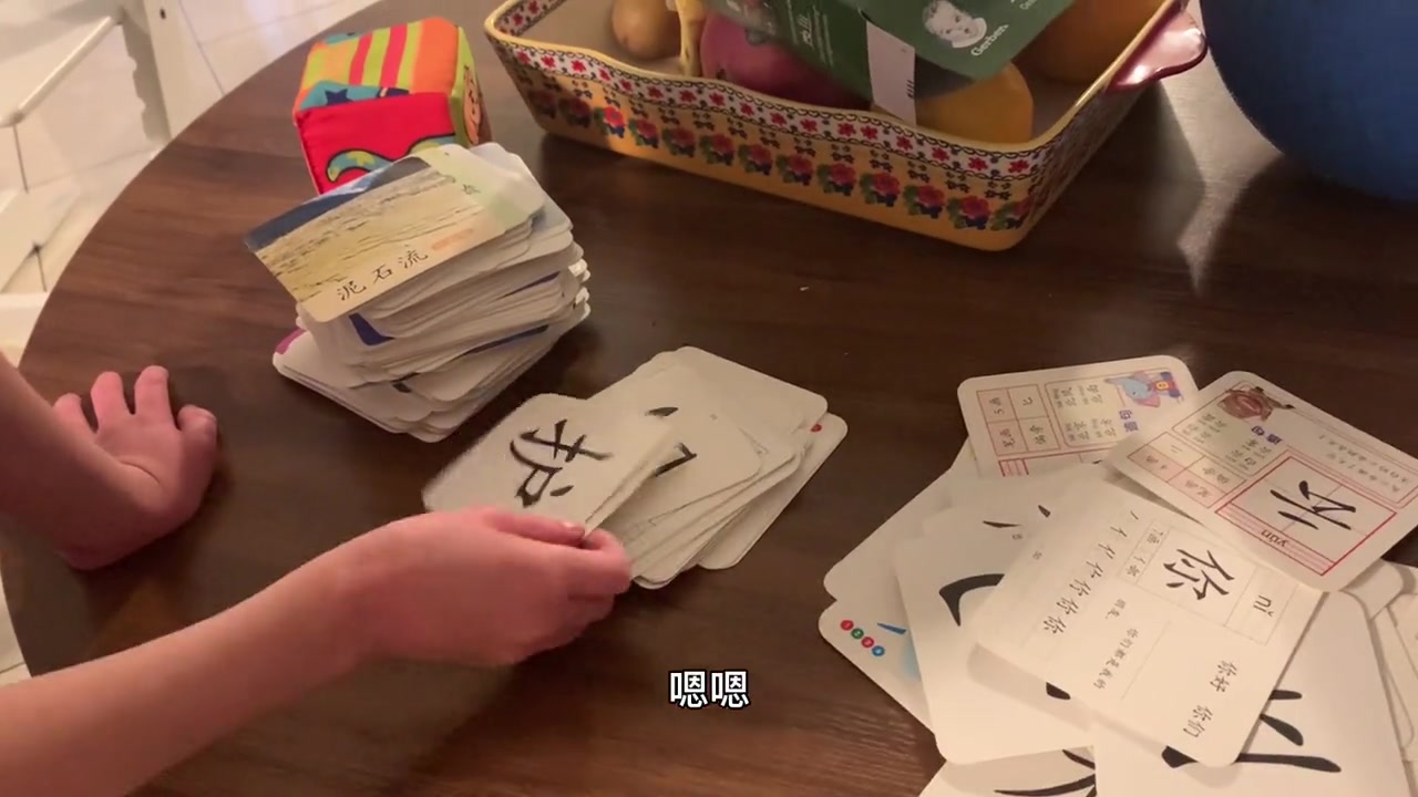 中国影响力日益提高学汉语成热潮_美国萌娃双胞胎一次认几百汉字