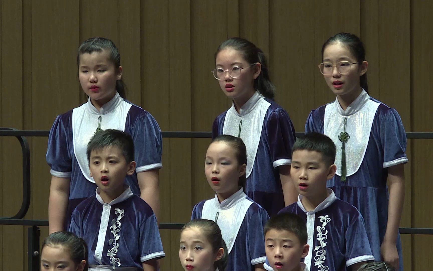 [图]31.郑州市管城回族区东关小学《如梦令·常记溪亭日暮》《舂米歌》第十二届中国魅力校园合唱节