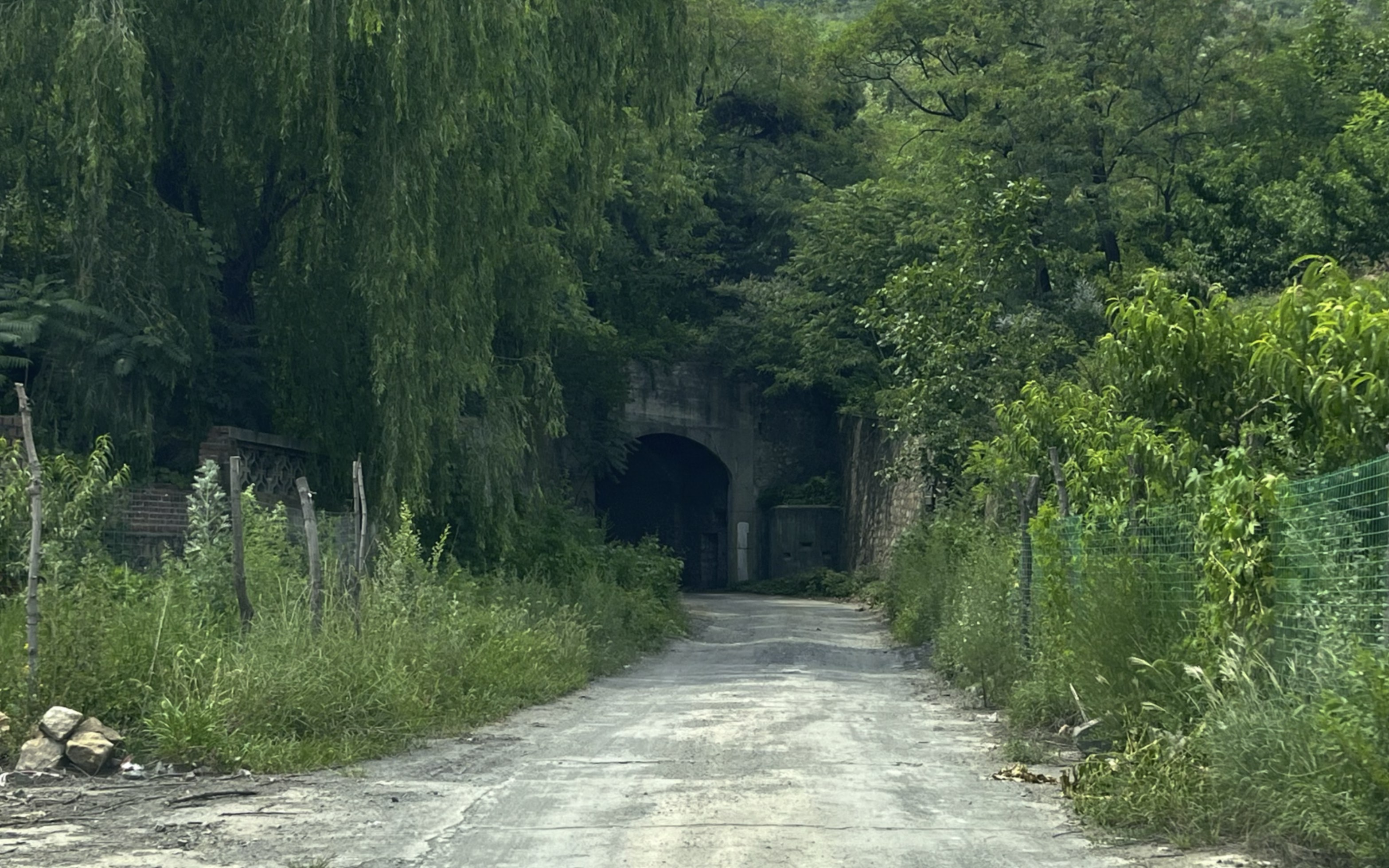 探索秦皇岛神秘废弃军事基地,驾车驶入超长地下隧道哔哩哔哩bilibili