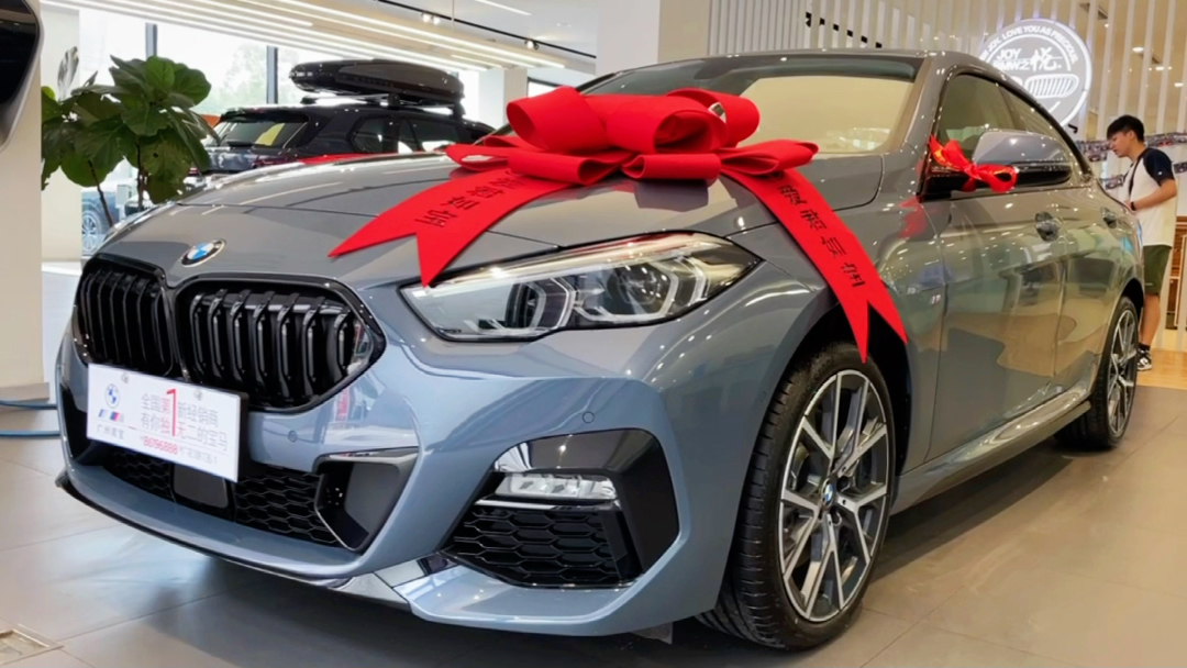 宝马2系风暴灰优雅动感带点不羁的痞性