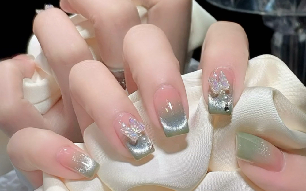 冰透奶缇搭配小灯泡猫眼也太适合夏天啦#超好看的美甲#仙女必备#美甲