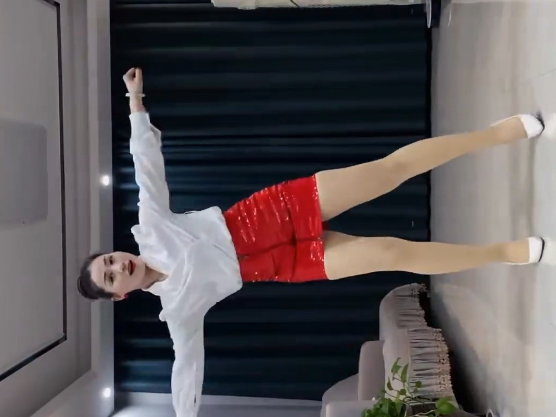 青青红短裙舞蹈