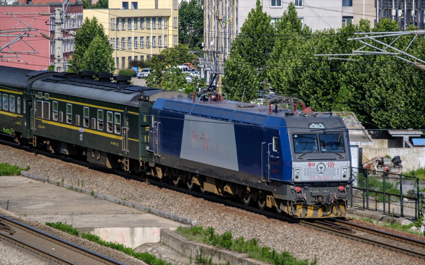 【旅客列车】济局青段hxd3c-0013牵引k1052次列车兖石线k177 400通过