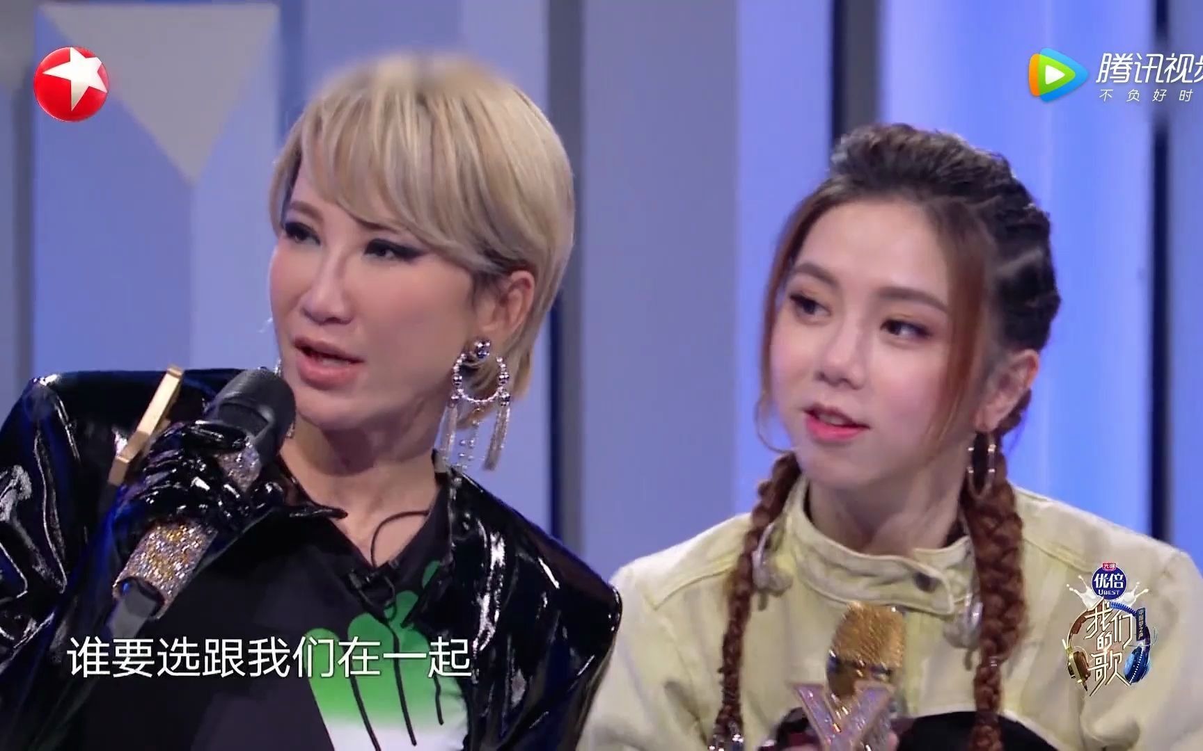 李玟邓紫棋团队介绍"毫无默契",笑到了