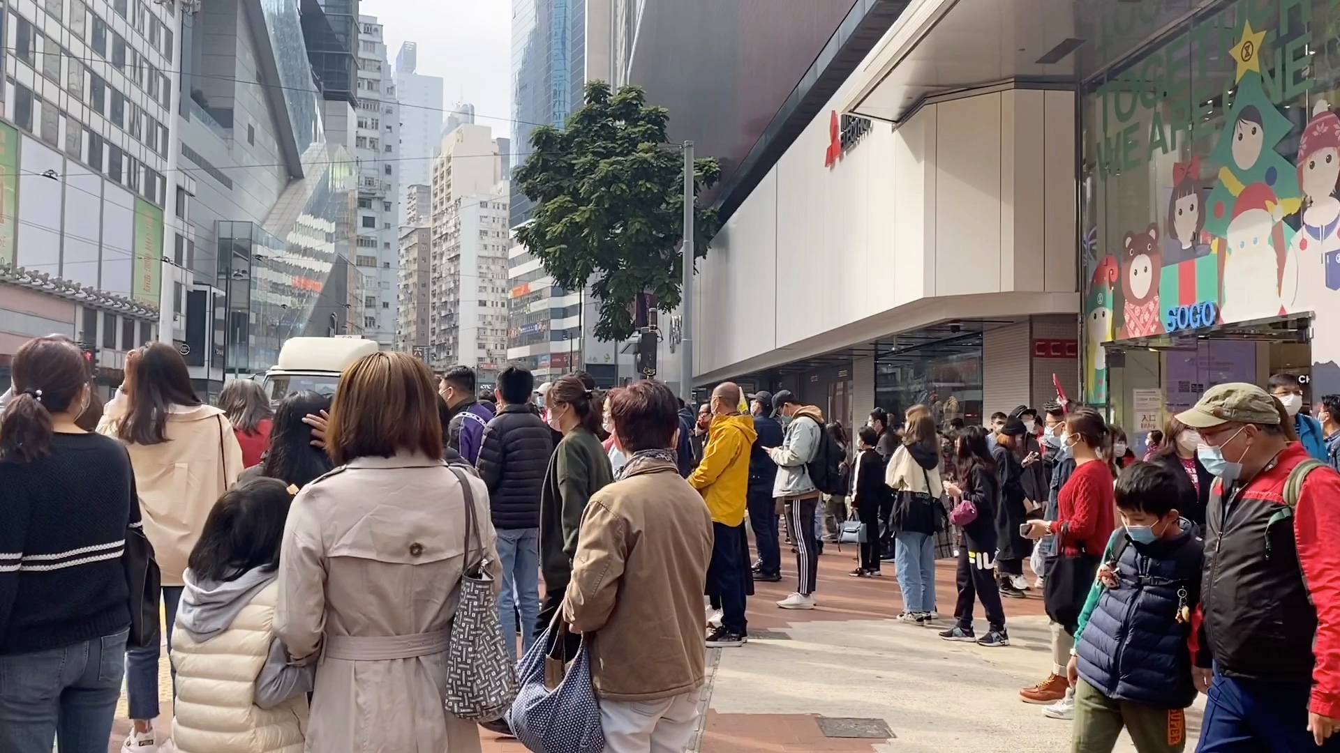 [图]实拍香港铜锣湾街头最真实现状，人真多啊